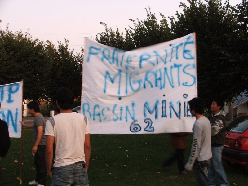 Fichier:20090908-MigrantsPlaceMairieAngres-049.jpg