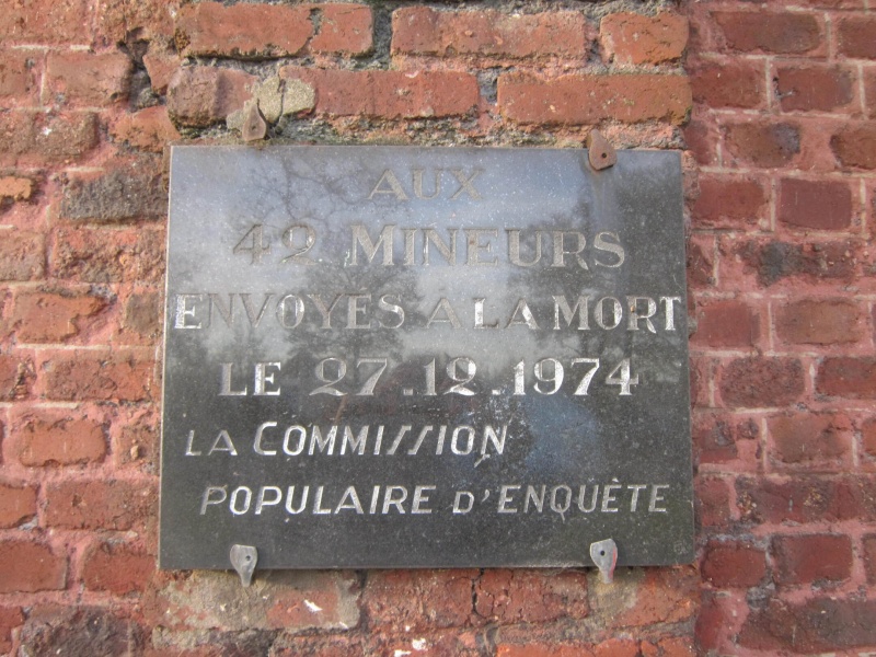 Fichier:PlaqueHommageCommissionDEnquete-Mars1975.jpg